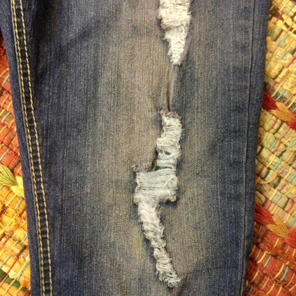 Distressed V.I.P. Jeans - Picture 4 of 6